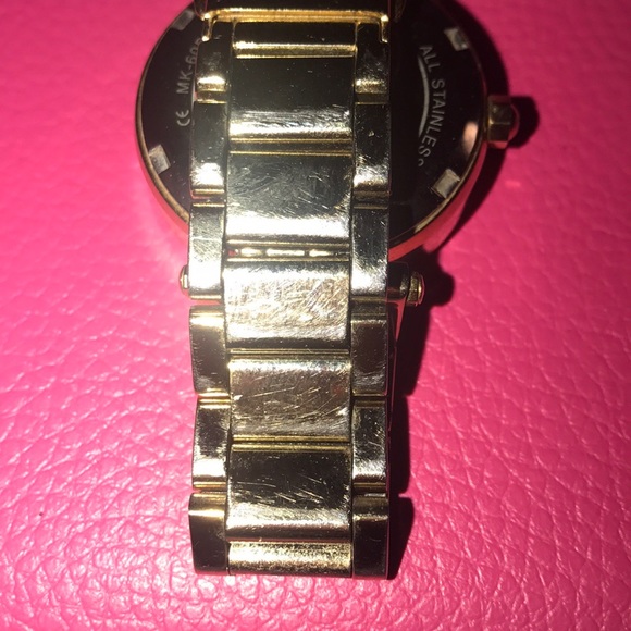 Michael Kors Watch💛 - Picture 6 of 8
